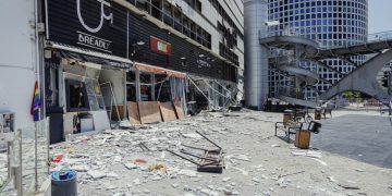 7 قتلى وإصابة أكثر من 100 بقصف إيراني على إسرائيل