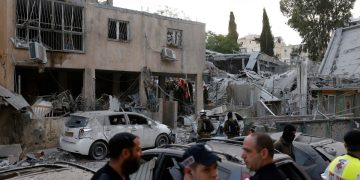 أكثر من 100 قتيل وجريح بقصف إيراني على إسرائيل
