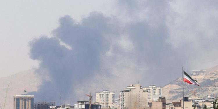 الجيش الإسرائيلي يستهدف مقر التلفزيون الإيراني