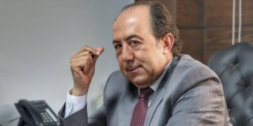 محمد خير الجراح يوثق رحلته الزوجية بأغنية “طلباتك أوامر”