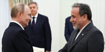 زيارة عراقجي إلى روسيا.. هل بحثت إيران عن خروج آمن؟