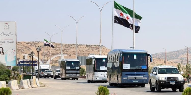 عشرات اللاجئين السوريين يعودون من لبنان طوعياً