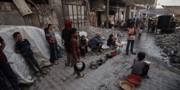 إسرائيل تعلق العمليات العسكرية بـ3 مناطق في غزة لإدخال المساعدات
