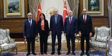 أردوغان يلتقي وفداً من حزب المساواة وديموقراطية الشعوب
