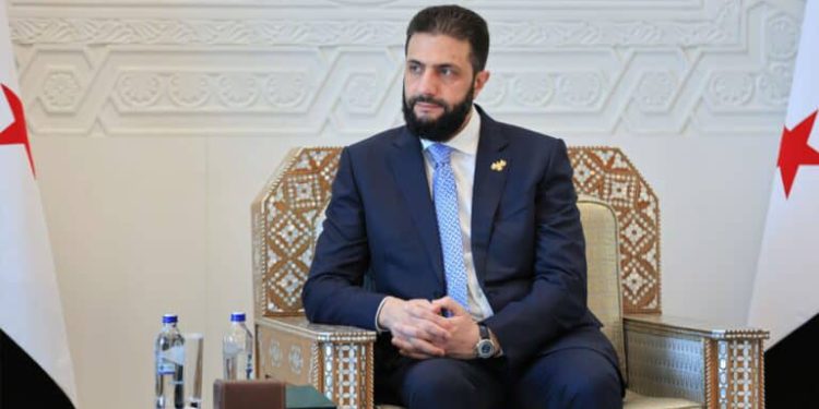 وزارة الإعلام تنفي عقد اجتماعات بين الشرع ومسؤولين إسرائيليين