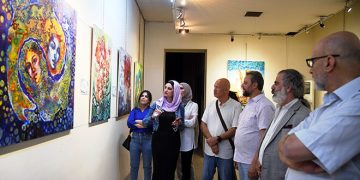 احتفاء بالأنثى والرمز الحضاري… دمشق تحتضن معرض “إيشالايا” للفنانة آلاء الكيلاني