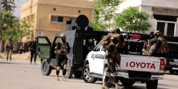 توقيف منتحلي صفة أمنية سلبوا سائحاً أجنبياً على طريق حلب – اللاذقية