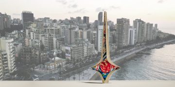 في برزخ ثقافي بين هويتين