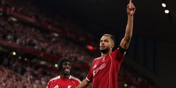 ليفربول يبدأ حملة الدفاع عن لقبه في البريمرليغ بفوز مثير على بورنموث