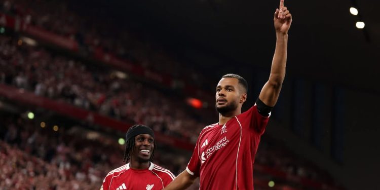 ليفربول يبدأ حملة الدفاع عن لقبه في البريمرليغ بفوز مثير على بورنموث