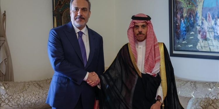 فيدان وبن فرحان يبحثان تطورات الأوضاع في سوريا