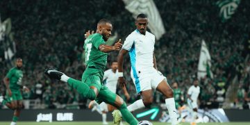 الأهلي يستهل مشواره في الدوري السعودي بفوز صعب على نيوم
