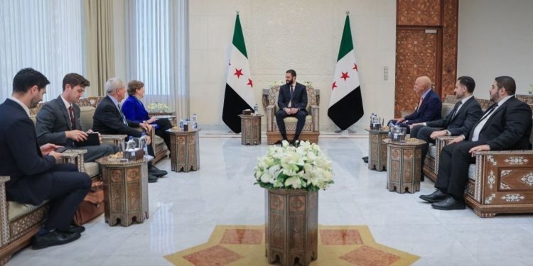 الشرع يلتقي وفداً أميركياً برئاسة توماس باراك في دمشق 