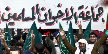 من القصر إلى الحظر: حكاية الإخوان في مصر 
