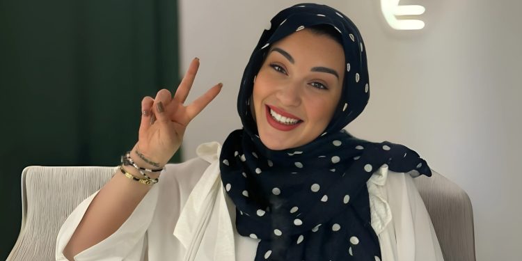 أسما شريف منير تعلن ارتداء الحجاب برسالة مؤثرة لجمهورها