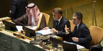 بيان سعودي فرنسي بشأن تنفيذ “حل الدولتين”