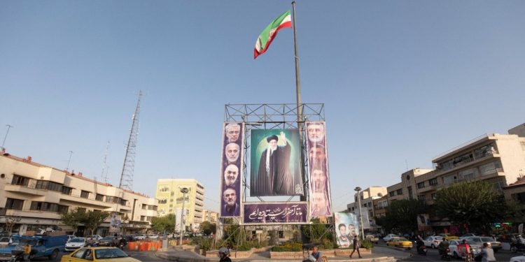 الاتحاد الأوروبي يعيد فرض العقوبات على إيران