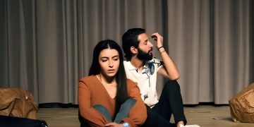 “القارب 22”.. عرض مسرحي يروي لمحة من معاناة السوريين خلال الحرب