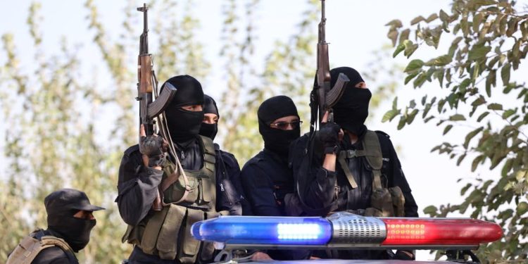 إلقاء القبض على عصابة سرقت بنكاً خلال مرحلة سقوط النظام 