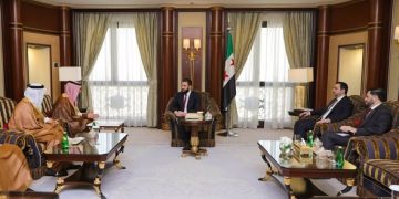 الشرع يلتقي رئيس شركة الاتصالات السعودية ومستثمرين دوليين في الرياض