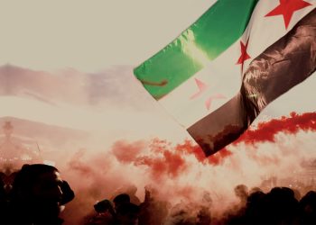 وهم البناء والفجوة بين خطابي الداخل والخارج