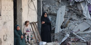 بعد غارات قتلت العشرات.. إسرائيل تعلن العودة لاتفاق وقف النار بغزة