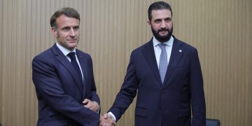الرئيس الفرنسي يدعو الشرع للانضمام إلى محاربة “داعش” 