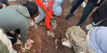 العثور على أربع مقابر جماعية شمالي حمص 