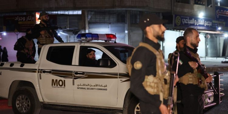 الإعلان عن تمديد حظر التجوال في حمص وسط سوريا