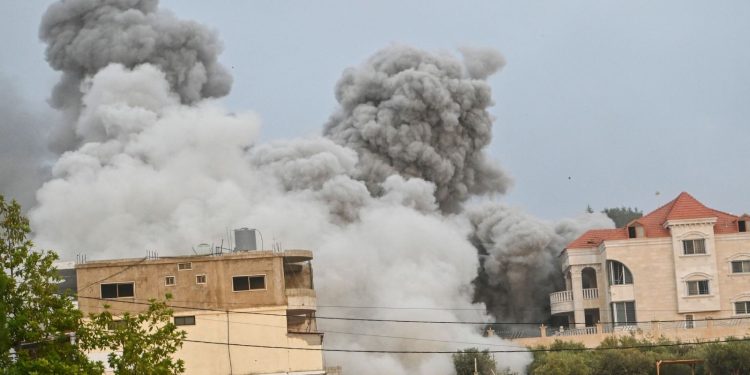 قتيلان بغارة إسرائيلية استهدفت سيارة جنوبي لبنان