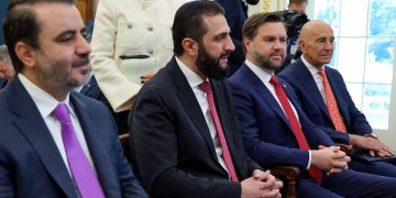 باراك: هدف زيارة الشرع لواشنطن هو توقيع الانضمام للتحالف الدولي