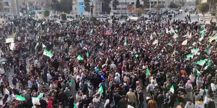 مظاهرات في عدة محافظات سورية بذكرى انطلاق معركة “ردع العدوان”