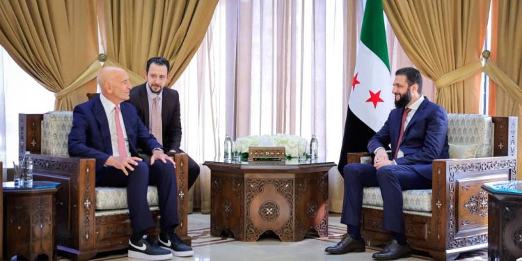 باراك في دمشق.. وترامب: يجب أن تحافظ إسرائيل على الحوار مع سوريا