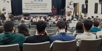 أين الشباب في قاعات الشعر؟