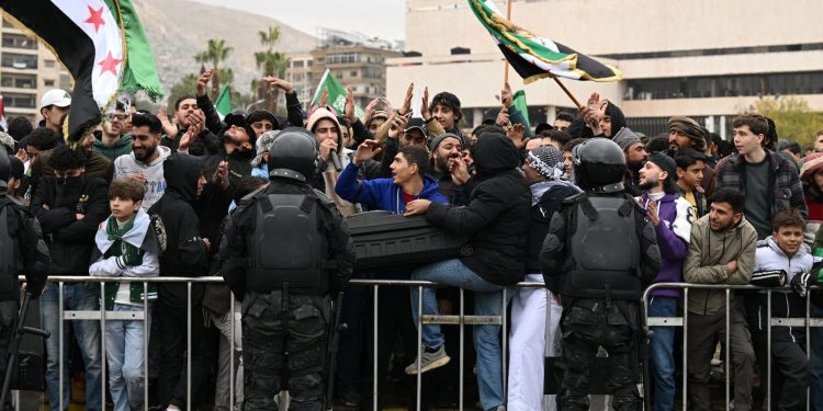 بذكرى سقوط النظام.. الاتحاد الأوروبي يؤكد دعمه لعملية سياسية يقودها السوريون