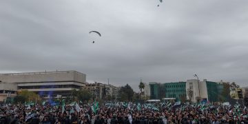آلاف السوريين يحتفلون بالذكرى الأولى لسقوط الأسد