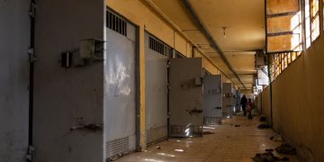 العدل تدعو إلى تسليم الوثائق المستحوذ عليها بعد سقوط النظام 