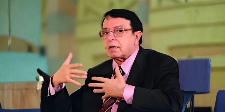 وفاة وزير الثقافة السوري الأسبق رياض نعسان آغا بعد صراع مع المرض