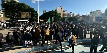 الإدارة الذاتية تدين العنف ضد المتظاهرين في الساحل السوري
