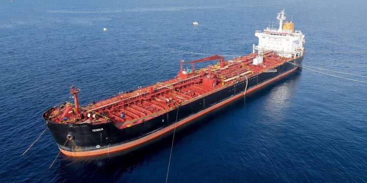 منصة: شحنة نفط خام وصلت إلى سوريا قادمة من روسيا