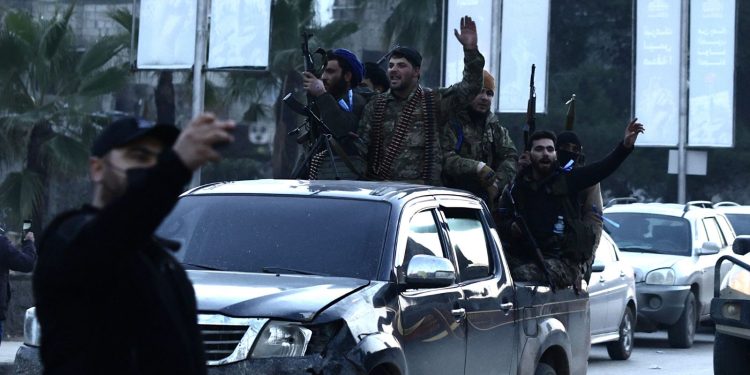 القوات الحكومية تشن قصفاً عنيفاً على مواقع في حلب وسط اشتباكات متصاعدة 
