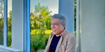 أيمن رضا: والدتي كانت سندي وصدقي في الحياة كلفني الكثير