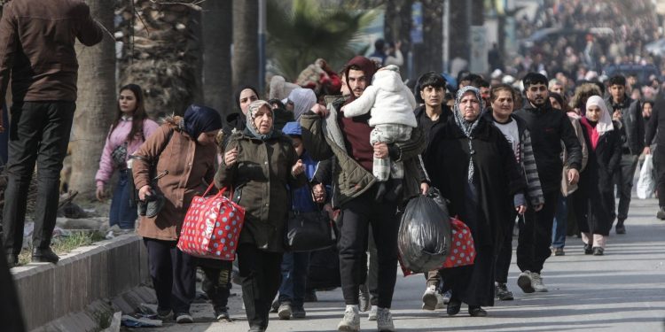 التصعيد العسكري يستمر في حلب بالتزامن مع نزوح للسكان 
