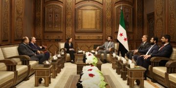  الصليب الأحمر يبحث مع الحكومة السورية أوضاع مخيم “الهول” والسجون في الرقة والحسكة