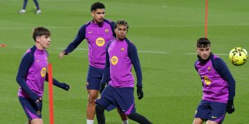 برشلونة يواجه إسبانيول في ديربي كاتالونيا بالدوري الإسباني