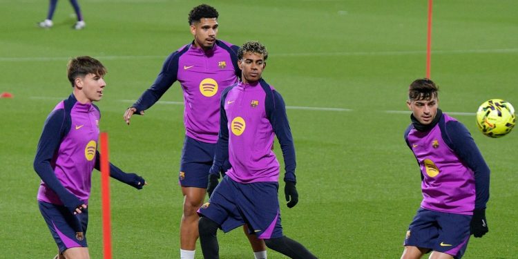 برشلونة يواجه إسبانيول في ديربي كاتالونيا بالدوري الإسباني