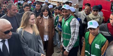 أنجلينا جولي تزور معبر رفح وتعرب عن دعمها للفلسطينيين