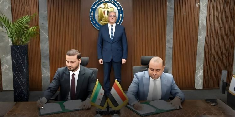 الطاقة توقّع مذكرتي تفاهم مع مصر لتعزيز التعاون بمجالي النفط والغاز 