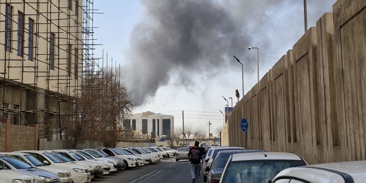 استراتيجية المواجهة والاحتواء.. معضلة “داعش” في العراق في ظل التحولات السورية الكبرى