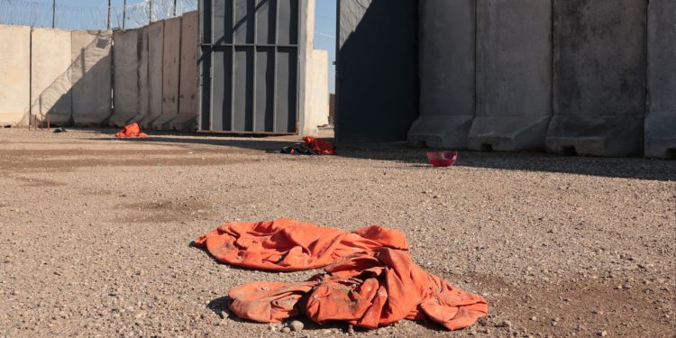 بغداد: وصول نحو 1300 من معتقلي “داعش” إلى أراضينا بينهم أربعة عراقيين
